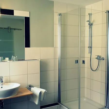 מלון & Gaestehaus Krone 3*