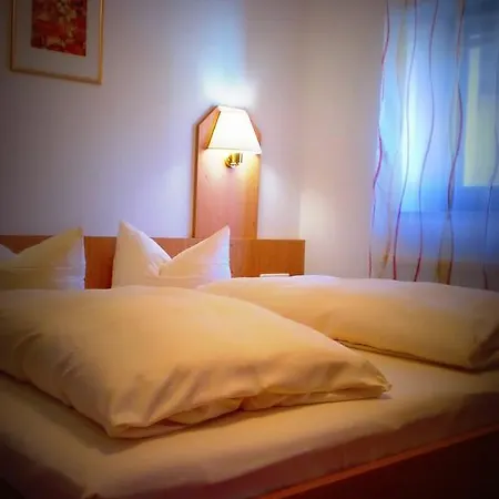 & Gaestehaus Krone מלון 3*