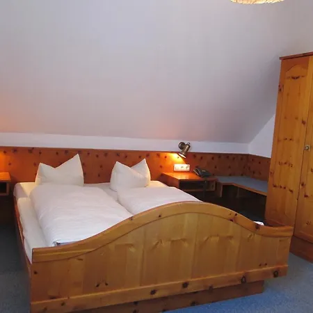 מלון & Gaestehaus Krone