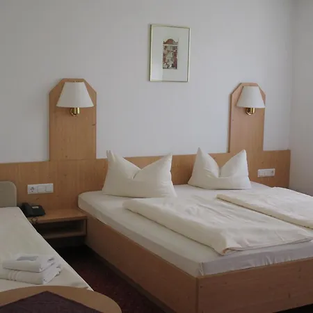 Hotel & Gastehaus Krone Geiselwind