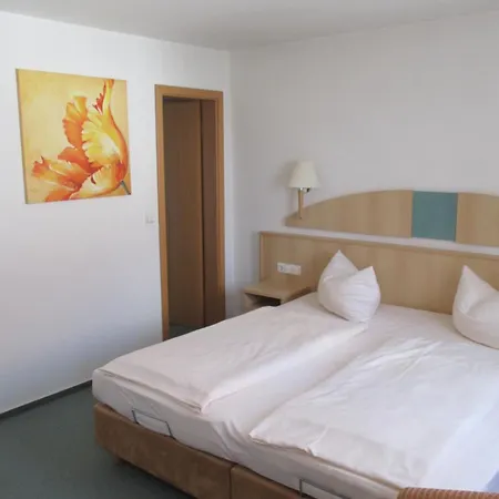 Hotel & Gaestehaus Krone 3*